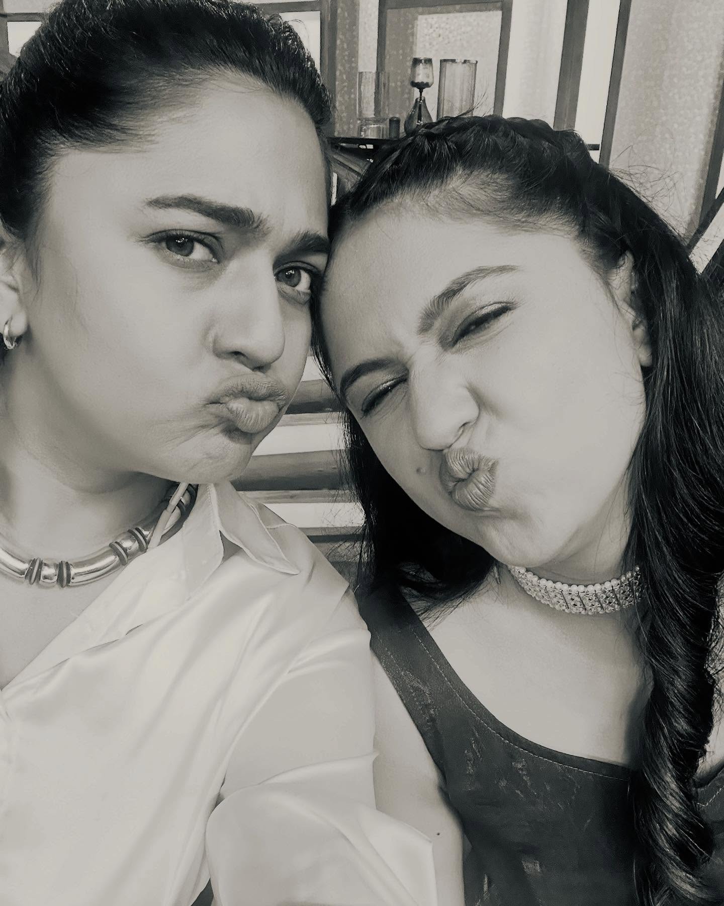 Mrunmayee Deshpande dazzles on Instagram in a chic post, offering style and vibe to fans!!