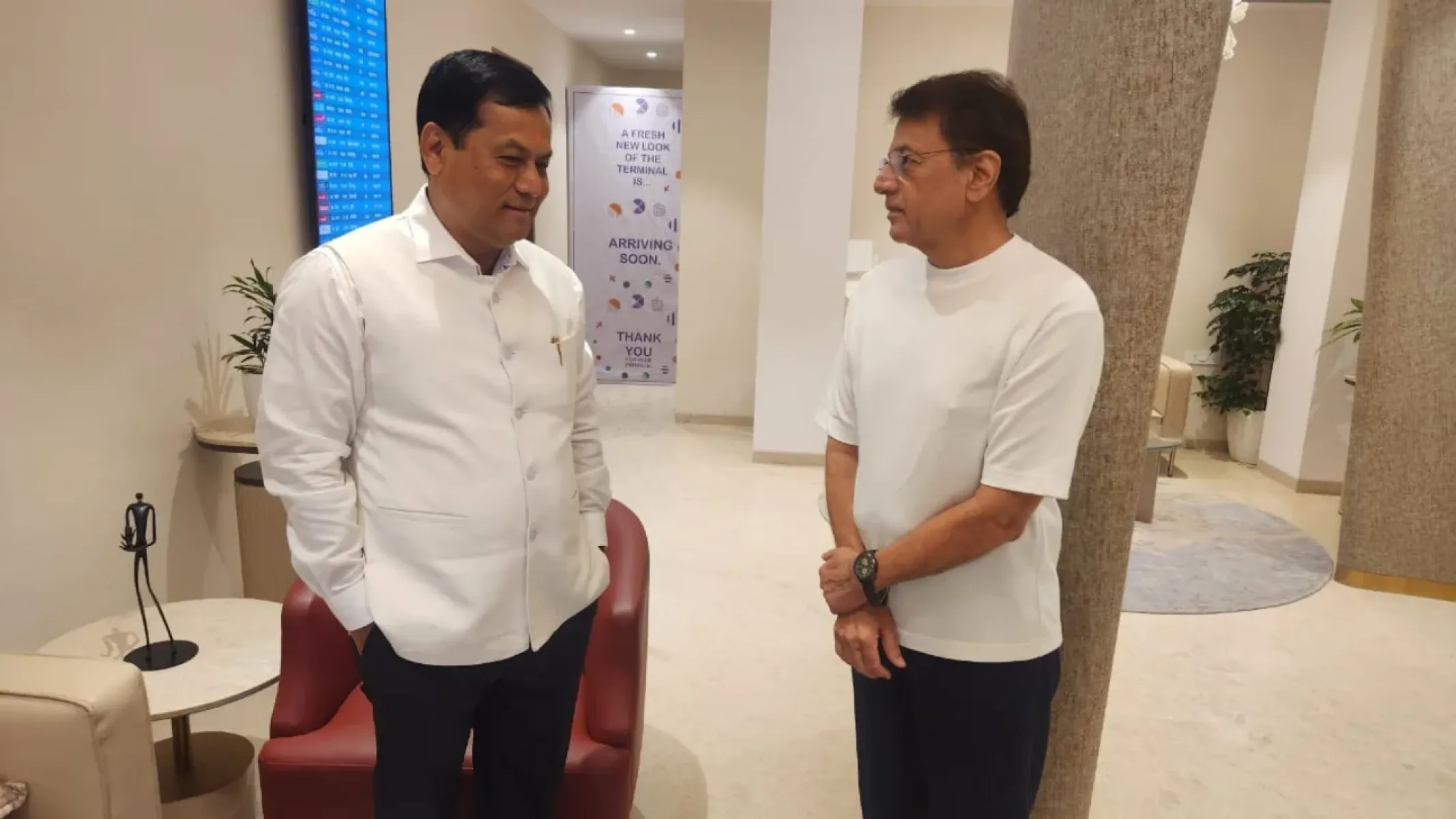 Mumbai Airport: Minister Sonowal’s Inspiring Encounter The dignitary meet energizes travelers, fueling hope and robust growth for region at pace.