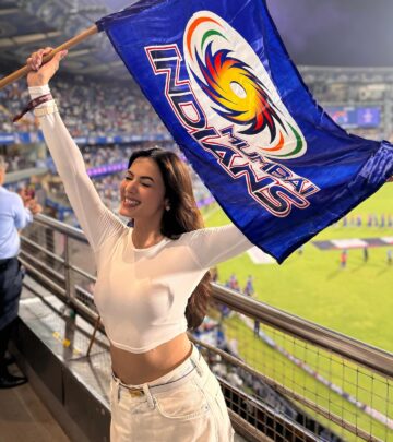 Mumbai Indians Clinch Playoffs