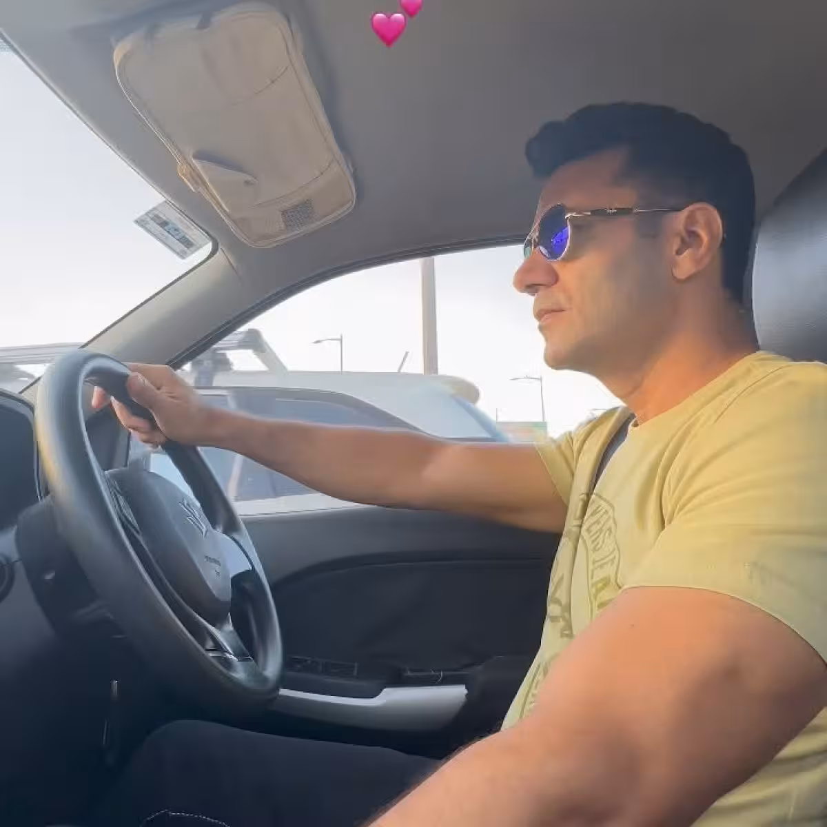 Celebrity Tariq Bhat celebrates Mumbai's pre-rain beauty with a captivating Instagram post.