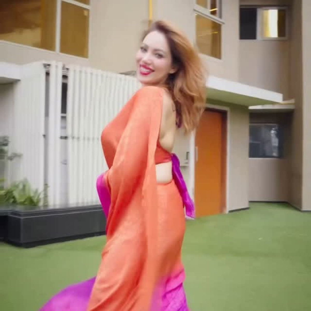 Epitomizing cinema allure, Munmun dons a vibrant saree look that enchants her fans daily!