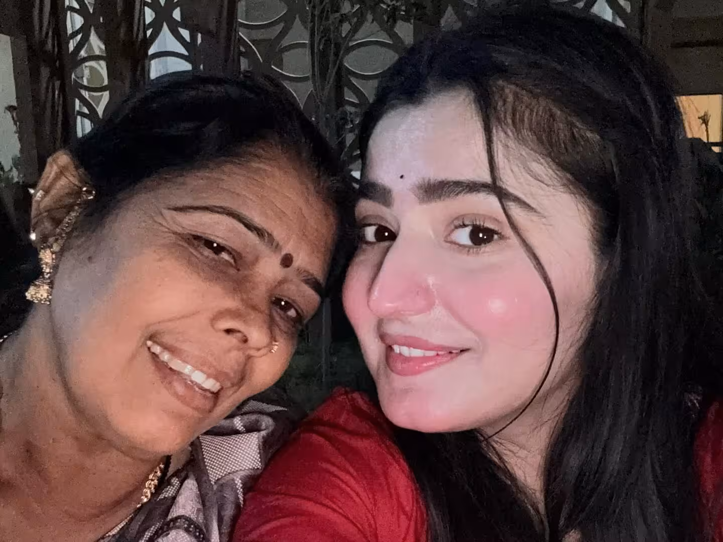 Nandini Sharma Shares Nostalgic Family Moments