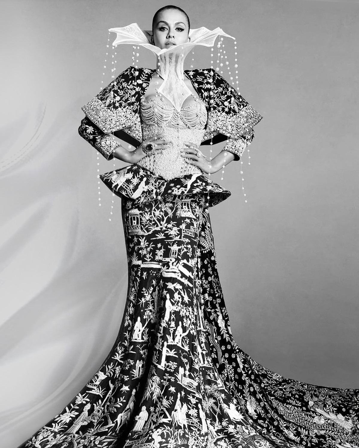 Her ensemble fuses tradition and modern edge in a bold, stylish hybrid look and stuns all!!