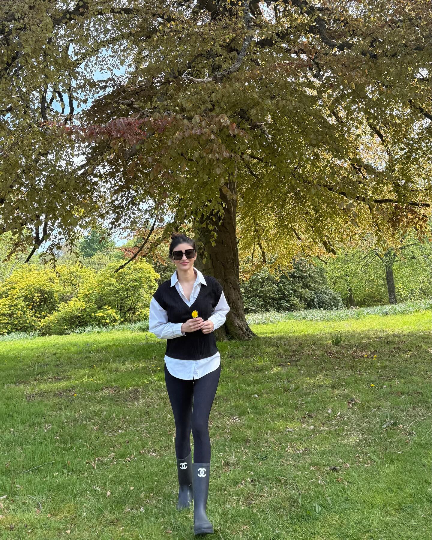Nature’s Dreamscape Captivates Mouni Roy Mouni Roy offers enchanting nature visuals that mesmerize and spark wonder in viewers now.