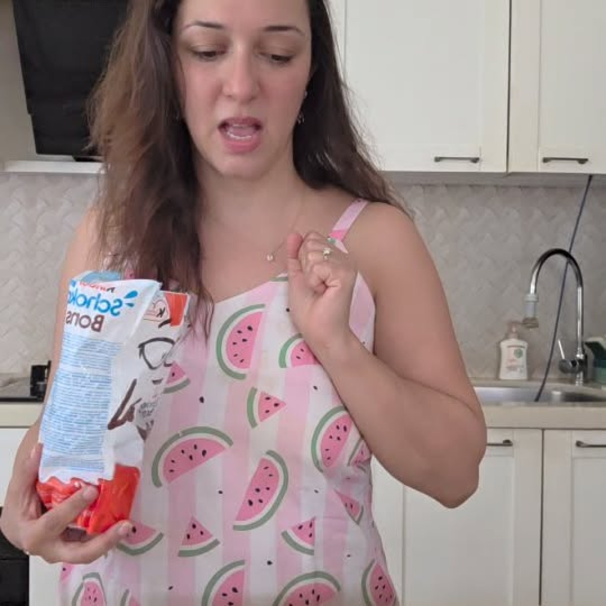 Nauheed Cyrusi Delivers Humorous Diet Meme Nauheed Cyrusi blends humor with diet plan jokes in her latest meme post on Instagram.