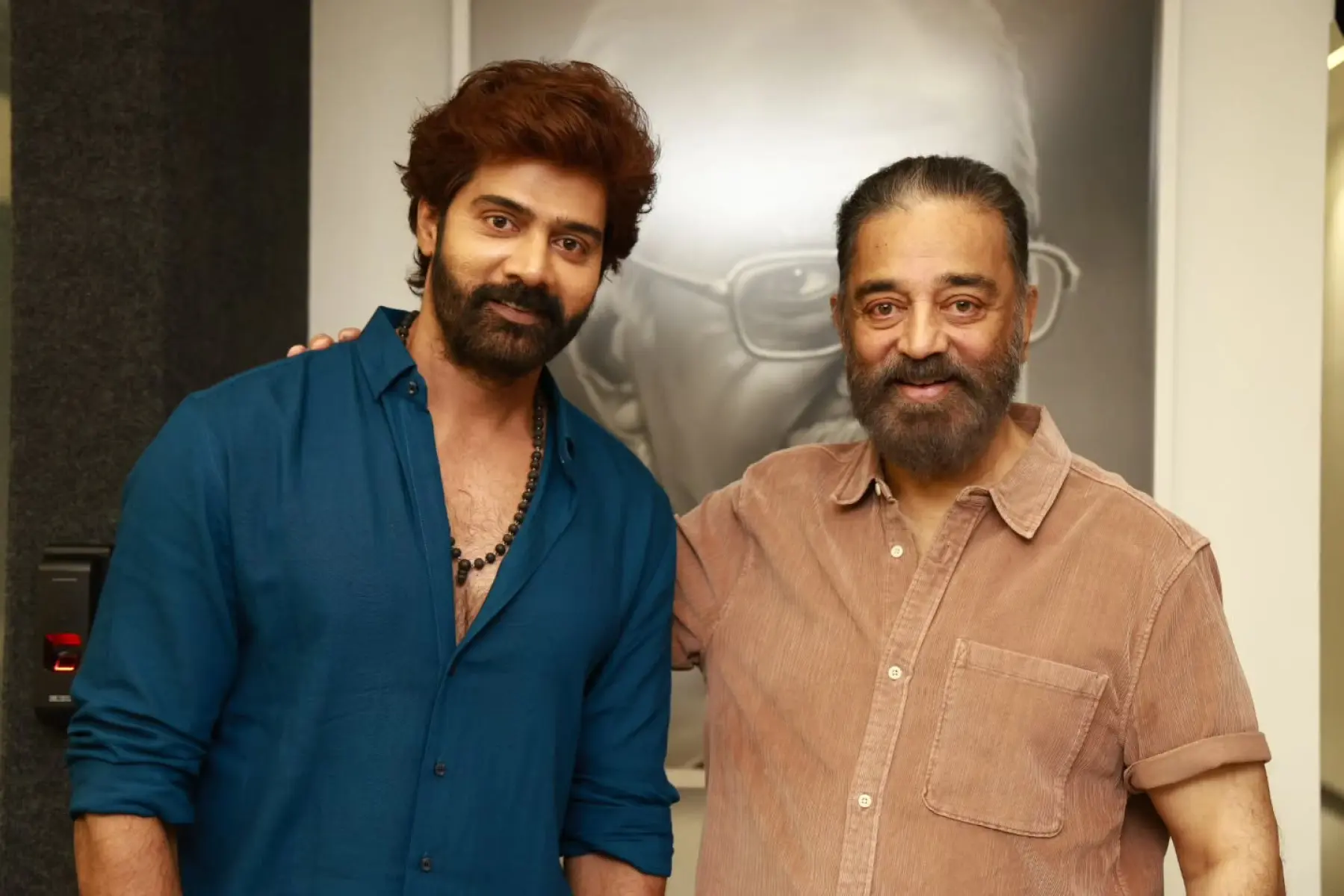 Legendary actor meets rising star to debut his bilingual thriller trailer before May 16!