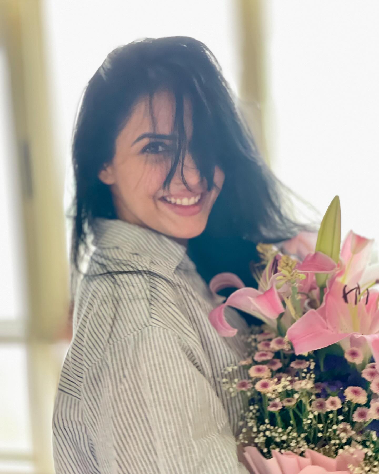 Smriti Kalra’s poetic guide sparks decision making, urging us to choose hope over fear!!!