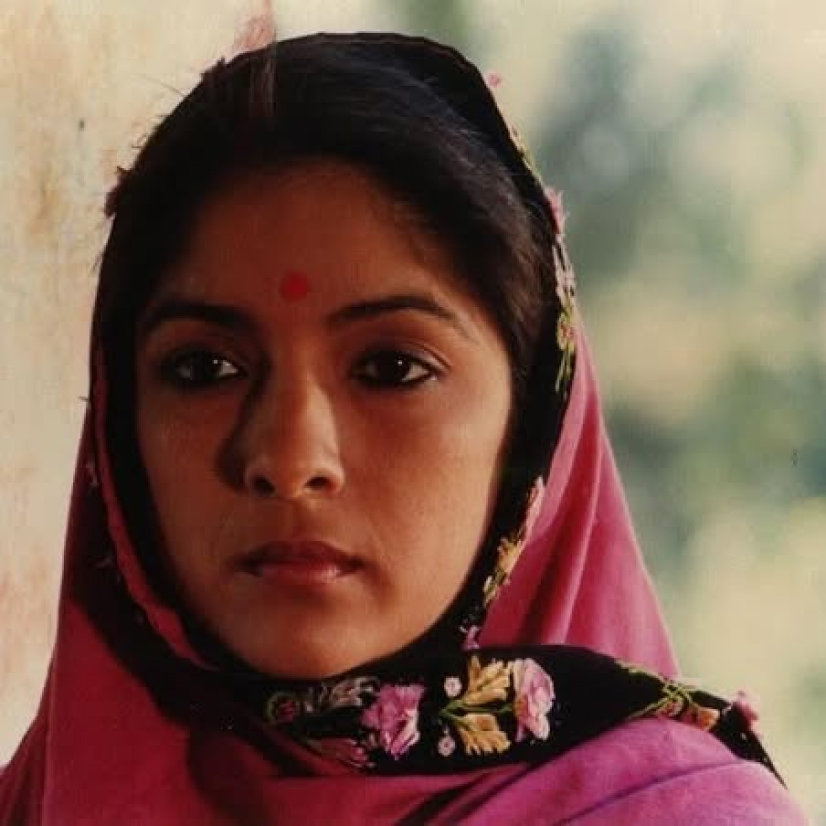 Neena Gupta Shares Timeless Reminder On Instagram Veteran actress Neena Gupta connects with fans using a heartfelt Hindi message online now.