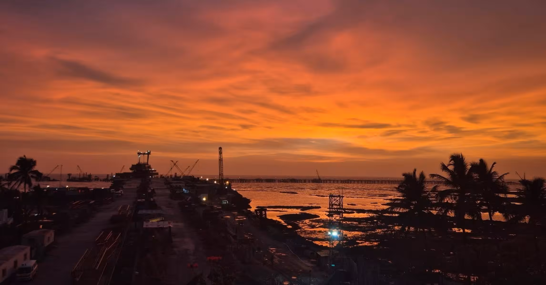 Neha Bhasin Captures Magical Sunset Moments Singer Neha Bhasin unveils mesmerizing sunset artistry, blending color and serene vibes!!