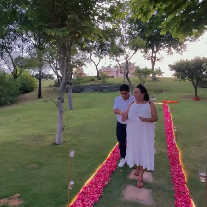 Neha Kakkar Celebrates Her Parents' Special Anniversary