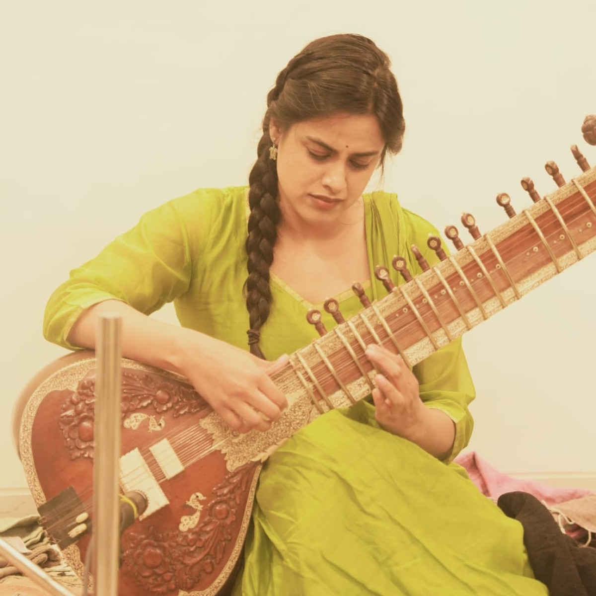 Neha Mahajan House Baithak: A Night Of Sitar Melodies Cozy musical evening with sitar elegance, dynamic rhythms, and expressive live performances.!!
