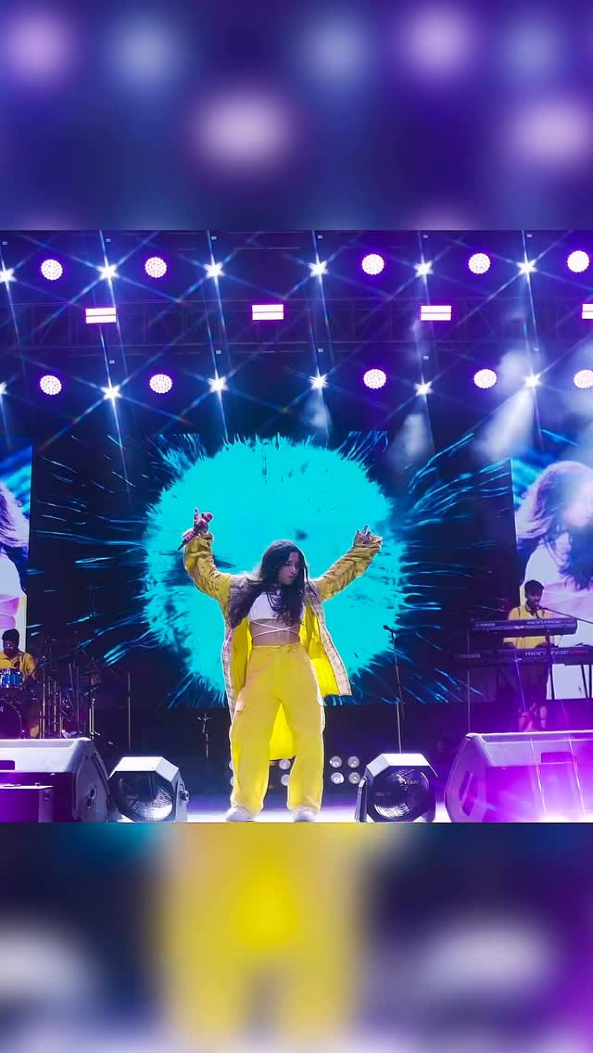 Nikhita Gandhi Delights Fans With Sawarne Lage Second collaboration with Tanishk Bagchi lights up stage, enchanting Kolkata concert crowd.
