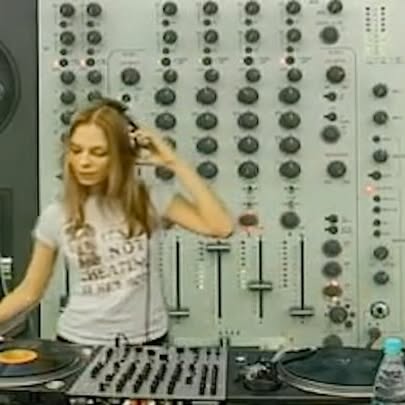 Nina Kraviz Unveils 2009 Vinyl Set Footage