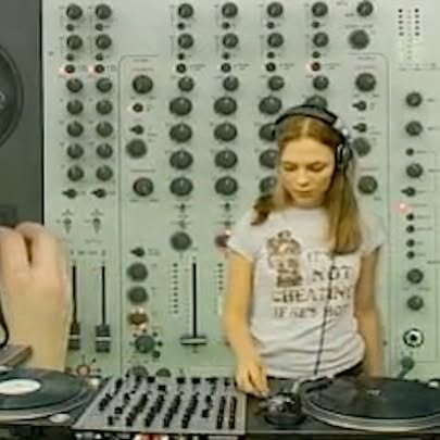 Nina Kraviz Unveils 2009 Vinyl Set Footage