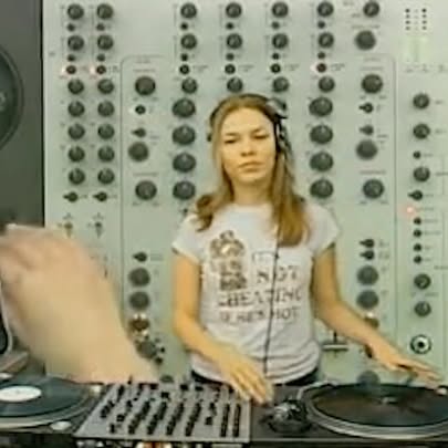 Nina Kraviz Unveils 2009 Vinyl Set Footage
