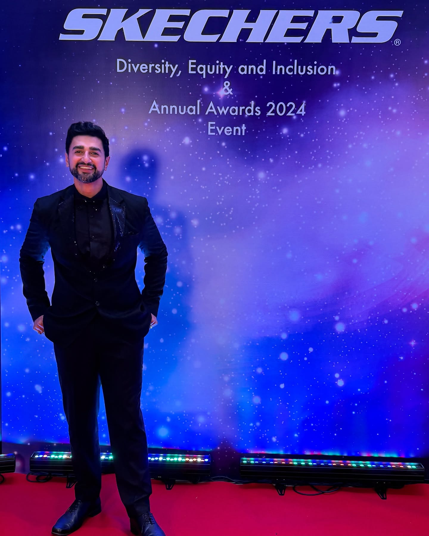 Celebrity actor Nishant Malkani ignites the night hosting the Skechers annual awards now!!