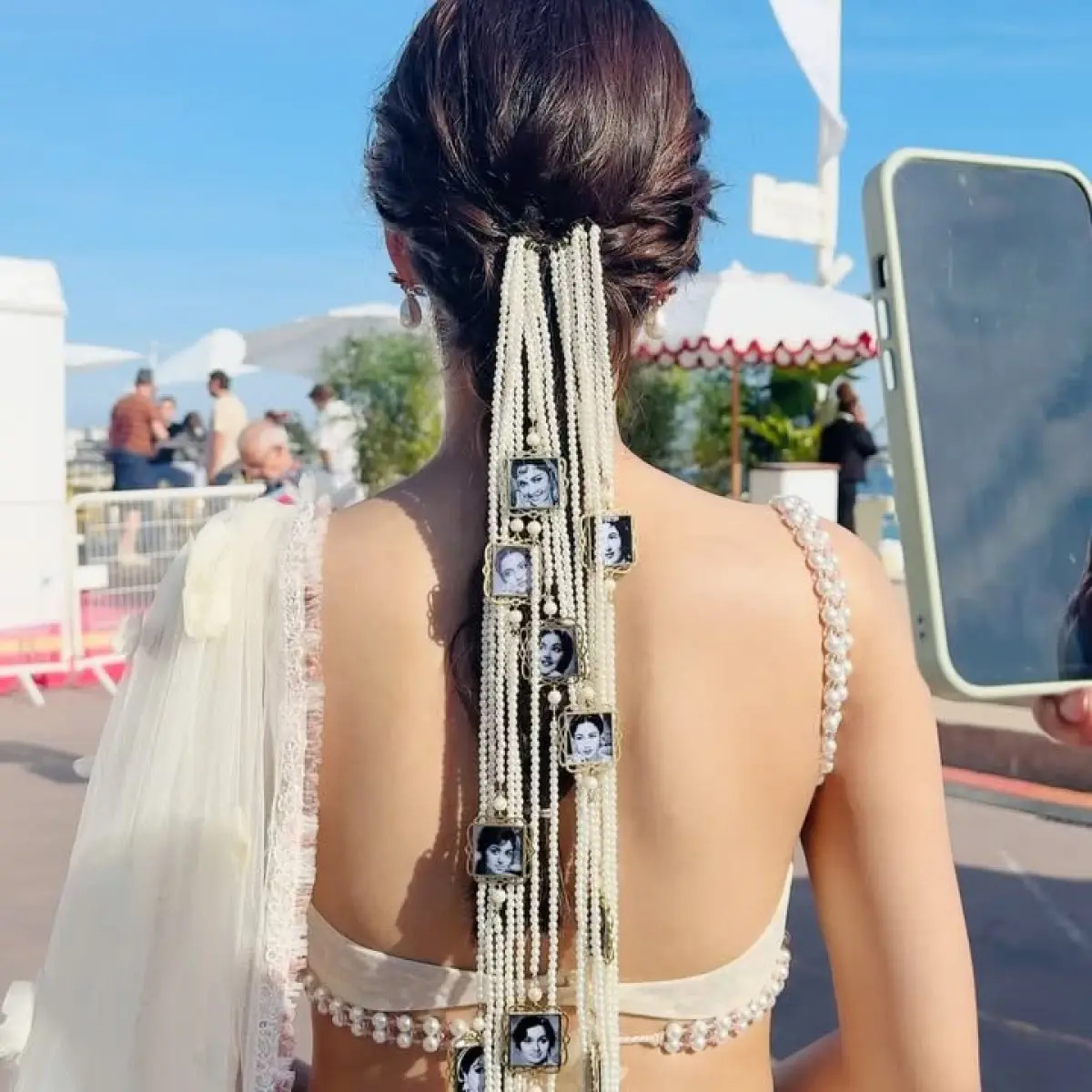 Nitanshi Goel’s Cinematic Cannes Look A stunning Cannes display as hair pays tribute to legendary Indian screen beauty in style.