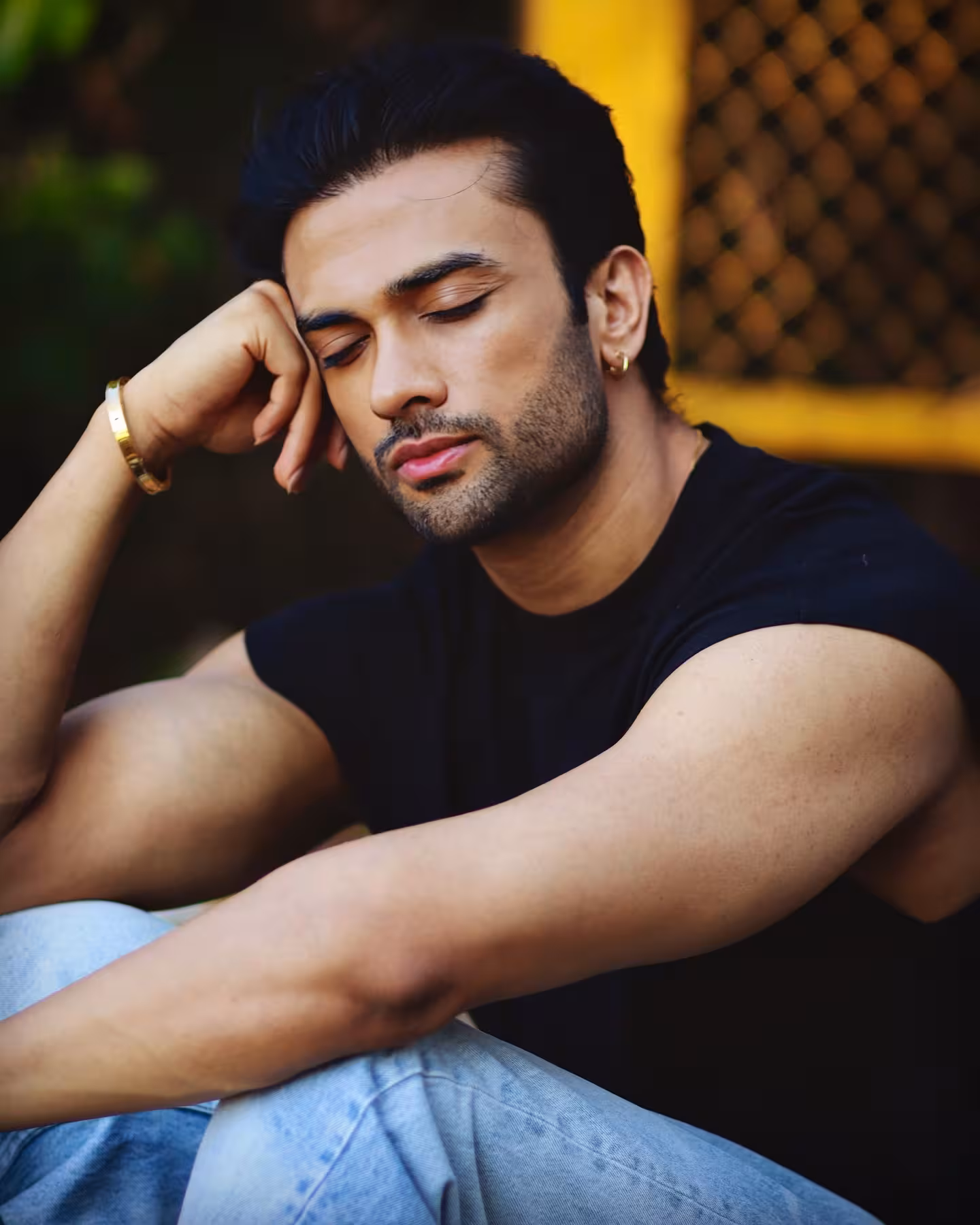 Old Love Songs: Timeless Lines Captured on Instagram Rishaab Chauhaan revives nostalgic romance with vintage lyrics and soothing, tender vibes!