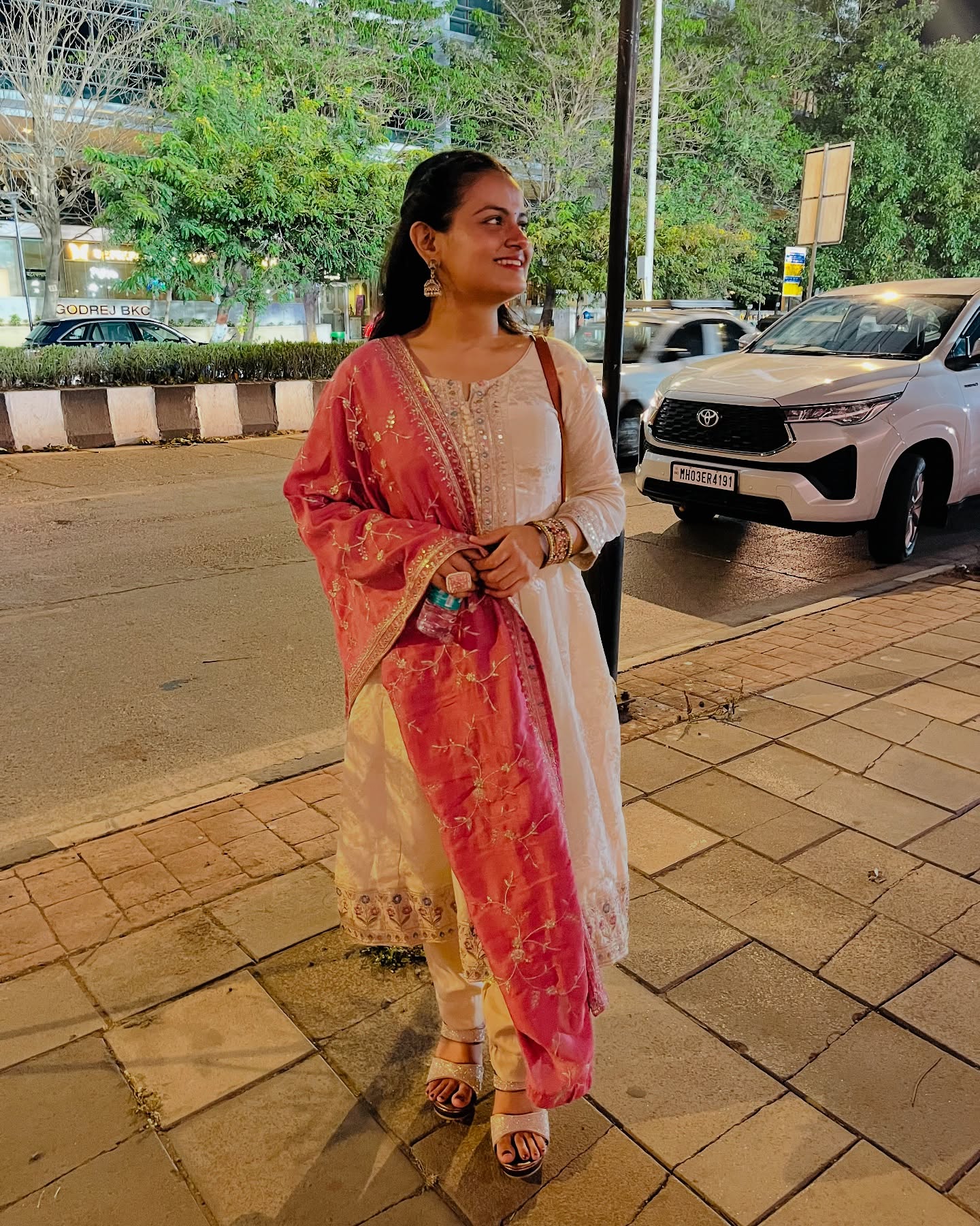 Pause, Breathe, Smile: Ananya Nanda’s Light Moment Experience calm and positivity from Ananya Nanda in a heartfelt Instagram moment. - cheer!!