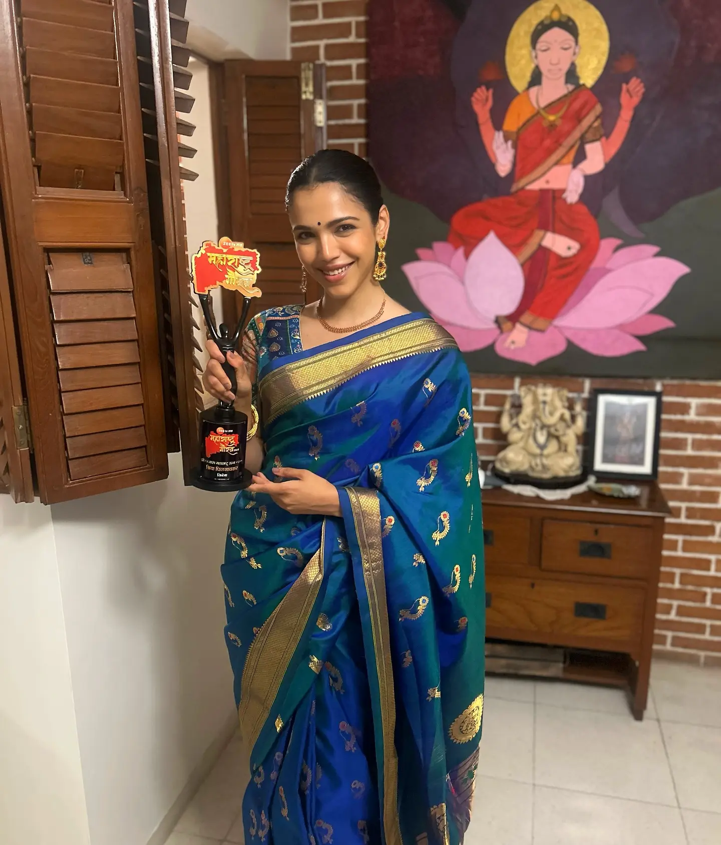 Pilgaonkar Praises Daughter For Maharashtra Ratna Puraskar