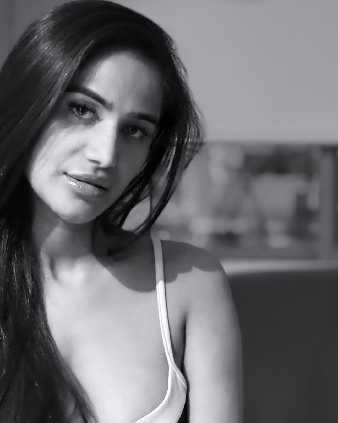 Poonam Pandey Stuns With Mesmeric Look