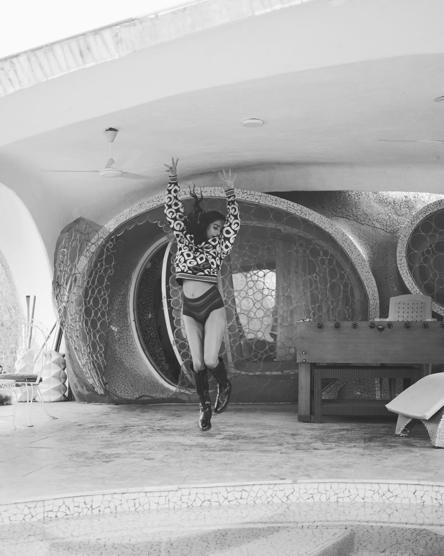 Poonam Pandey’s Off-Guard Camera Candid