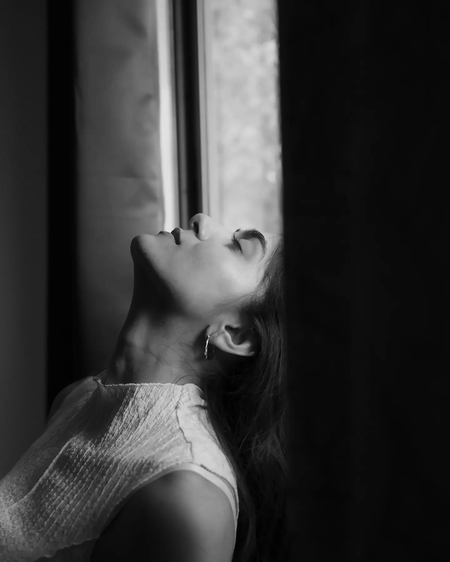 Portrait Photoshoot Captures Tanvi Malhara’s Timeless Charm
