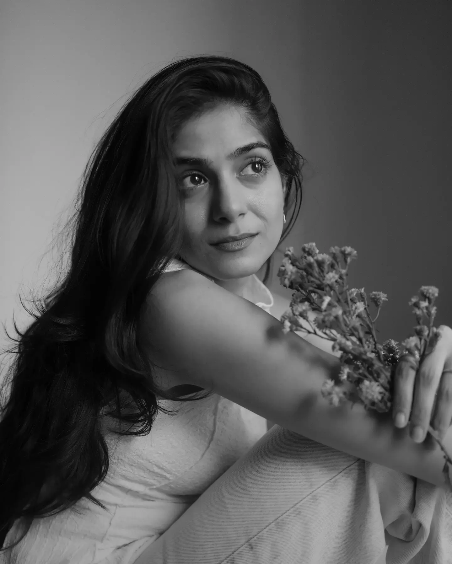 Portrait Photoshoot Captures Tanvi Malhara’s Timeless Charm