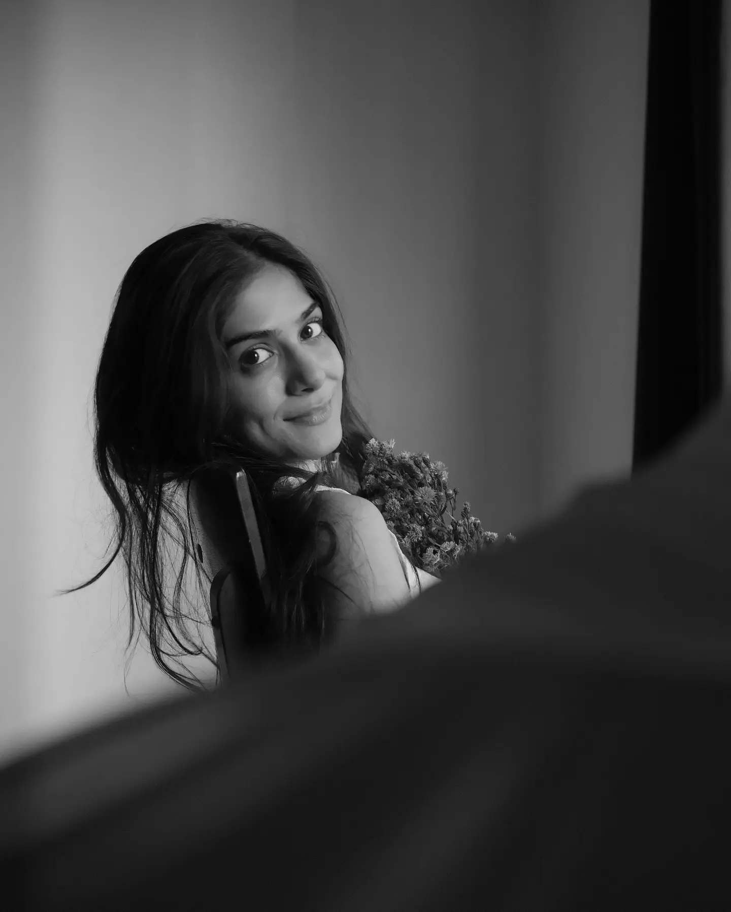 Portrait Photoshoot Captures Tanvi Malhara’s Timeless Charm