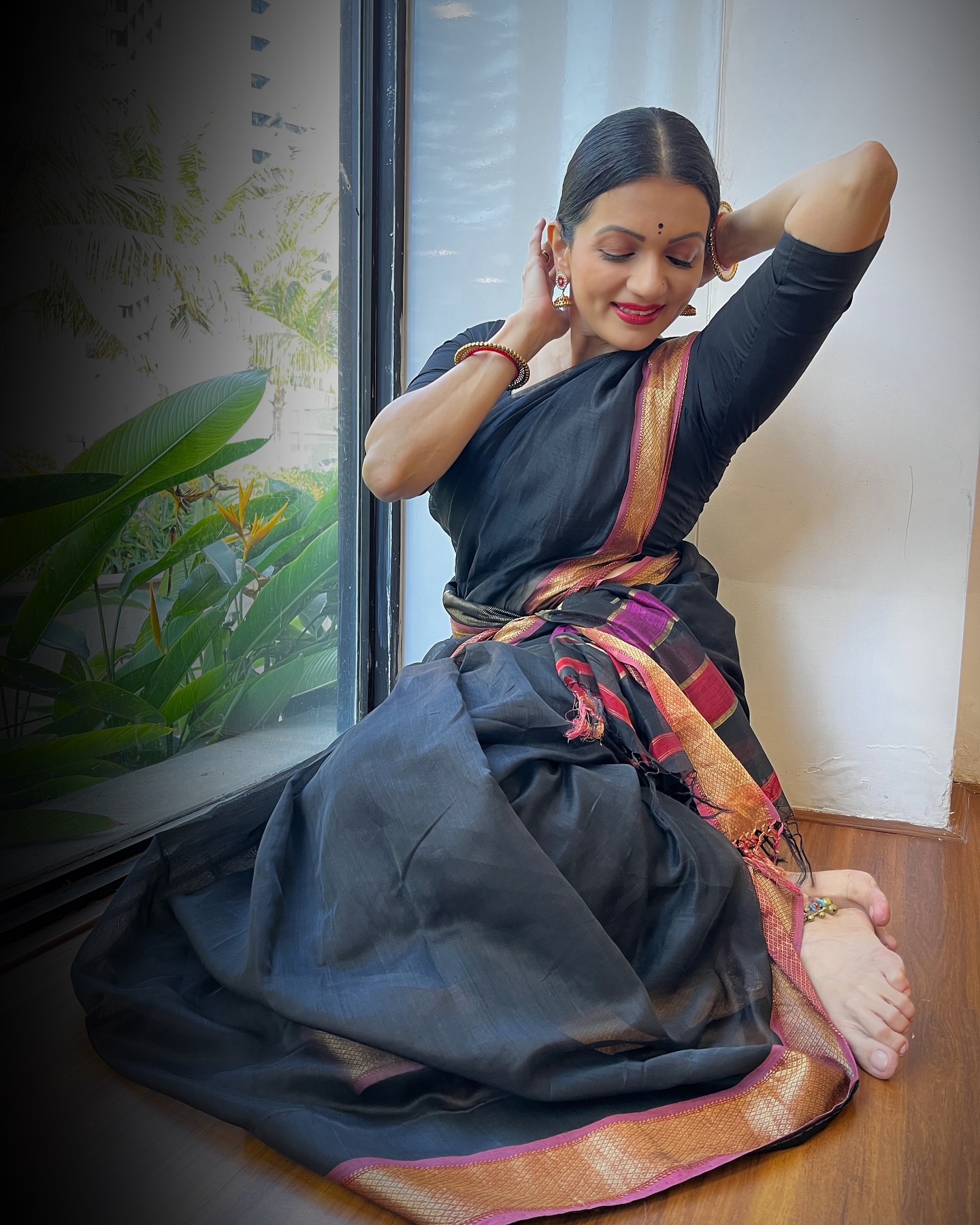 Prachi Shah Embraces Timeless Tradition Kathak Dancer and Actor Prachi Shah Flaunts Heritage in Saree, Jewels & Timeless Ethos.