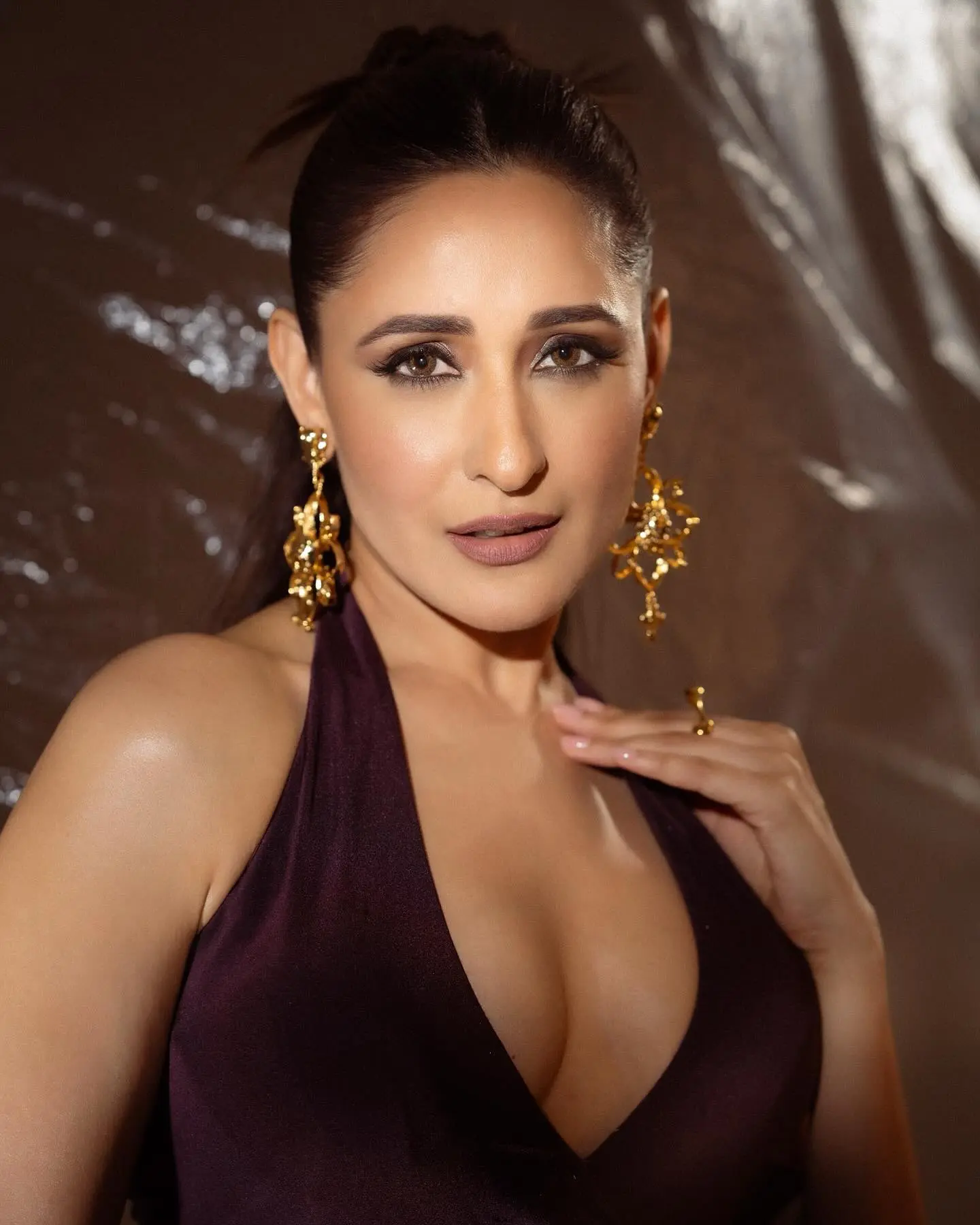 Pragya Jaiswal Stuns At Zee Cine Awards
