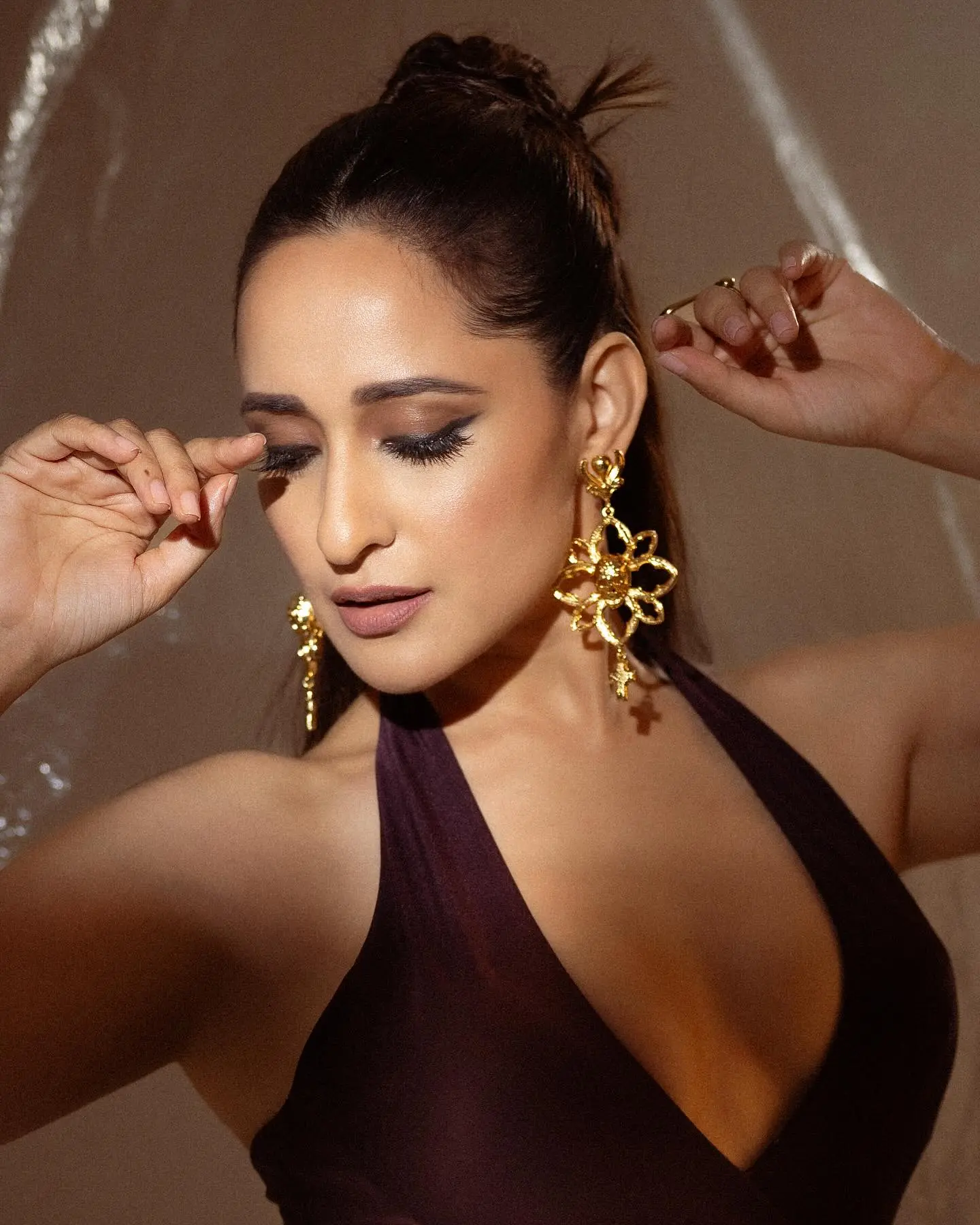 Pragya Jaiswal Stuns At Zee Cine Awards