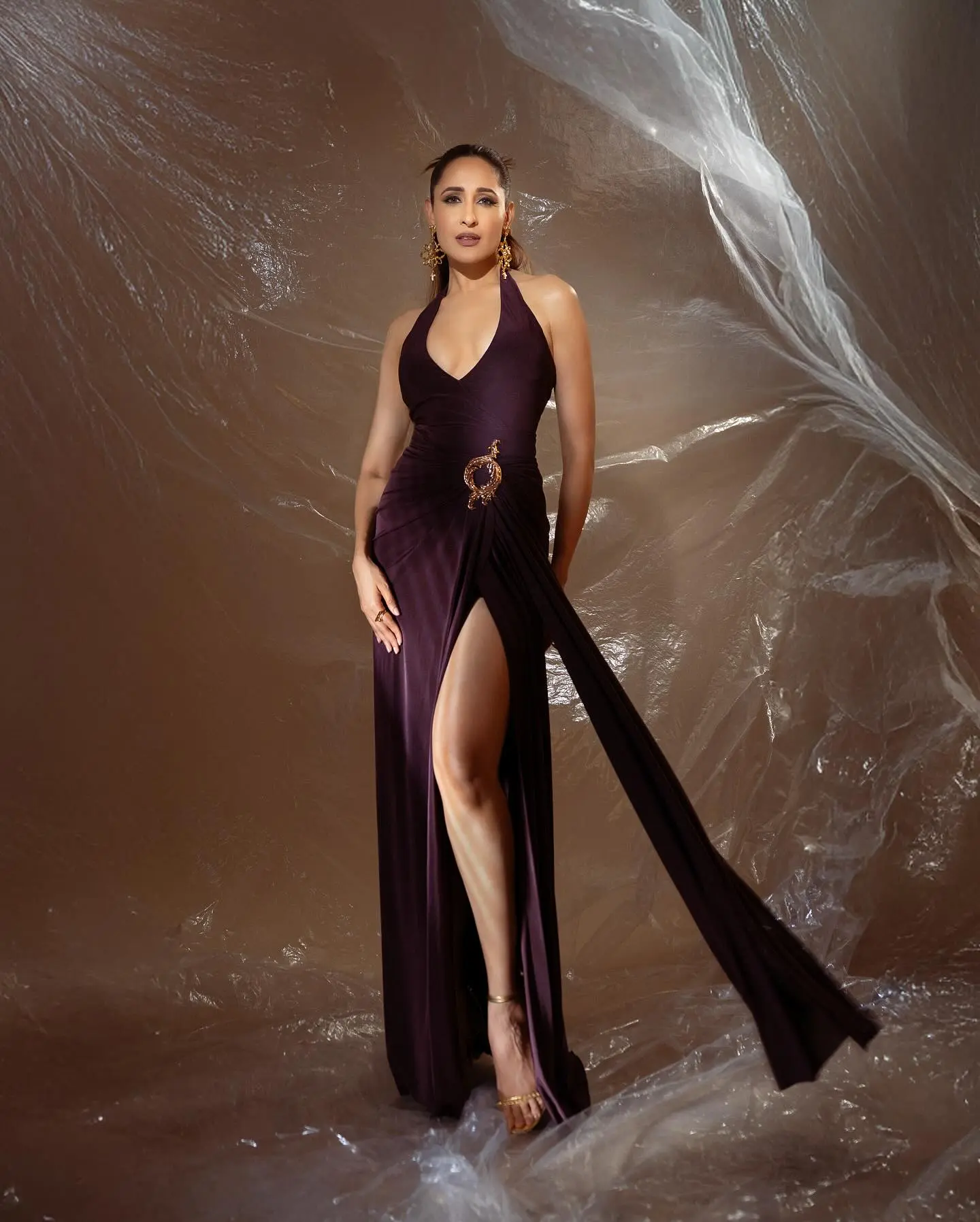 Pragya Jaiswal Stuns At Zee Cine Awards