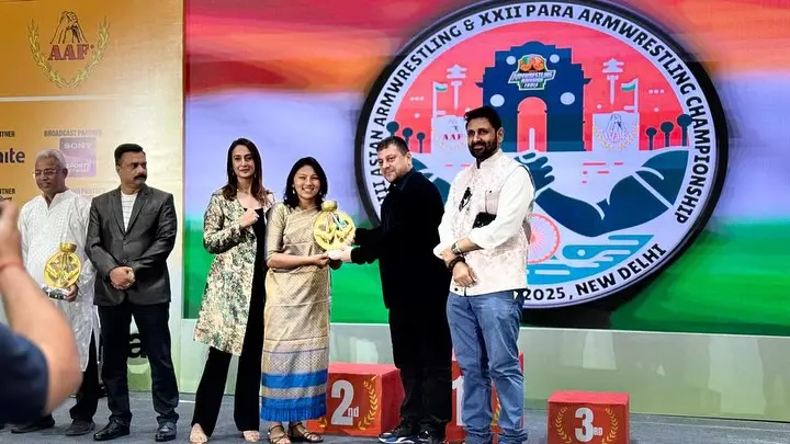 Preeti Jhangiani Presents Memorable Prizes To PAFI Team