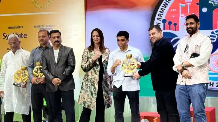 Preeti Jhangiani Presents Memorable Prizes To PAFI Team