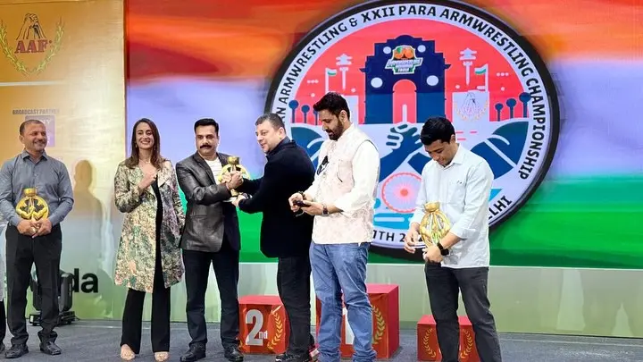 Preeti Jhangiani Presents Memorable Prizes To PAFI Team