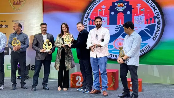 Preeti Jhangiani Presents Memorable Prizes To PAFI Team