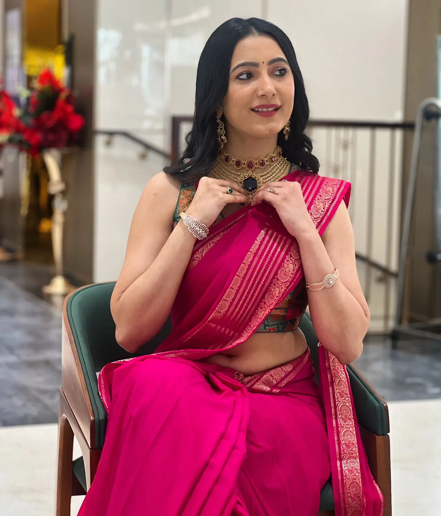 Pretty In Pink: Ashvithi Shetty’s Bold Look Ashvithi Shetty stuns in vibrant pink saree and chic hairdo, captivating fans worldwide!!!