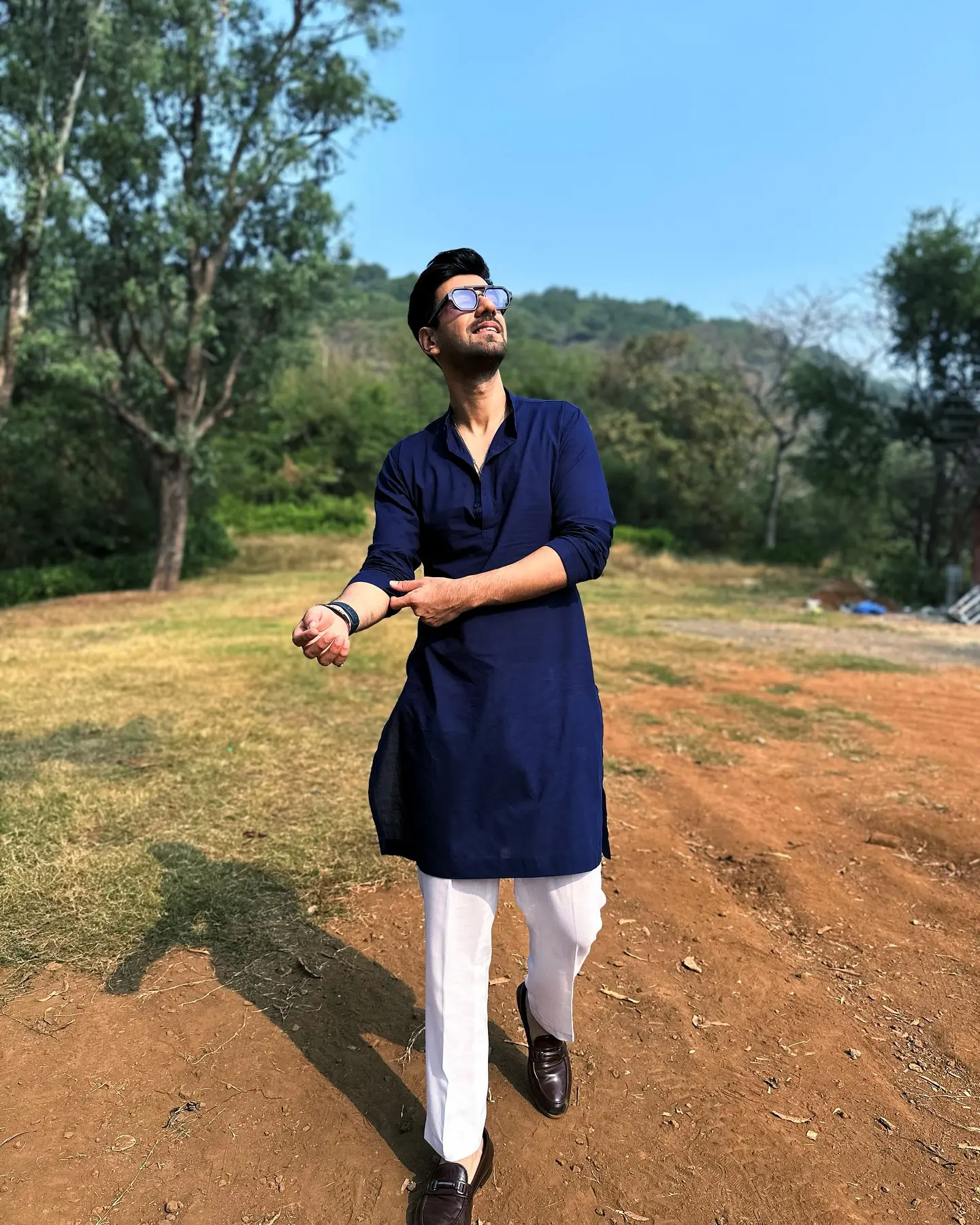 Punjabi Nights Embrace Blue Kurta Chic Karanvir Sharma stuns in a blue kurta on Monday night, celebrating bold Punjabi energy!!!
