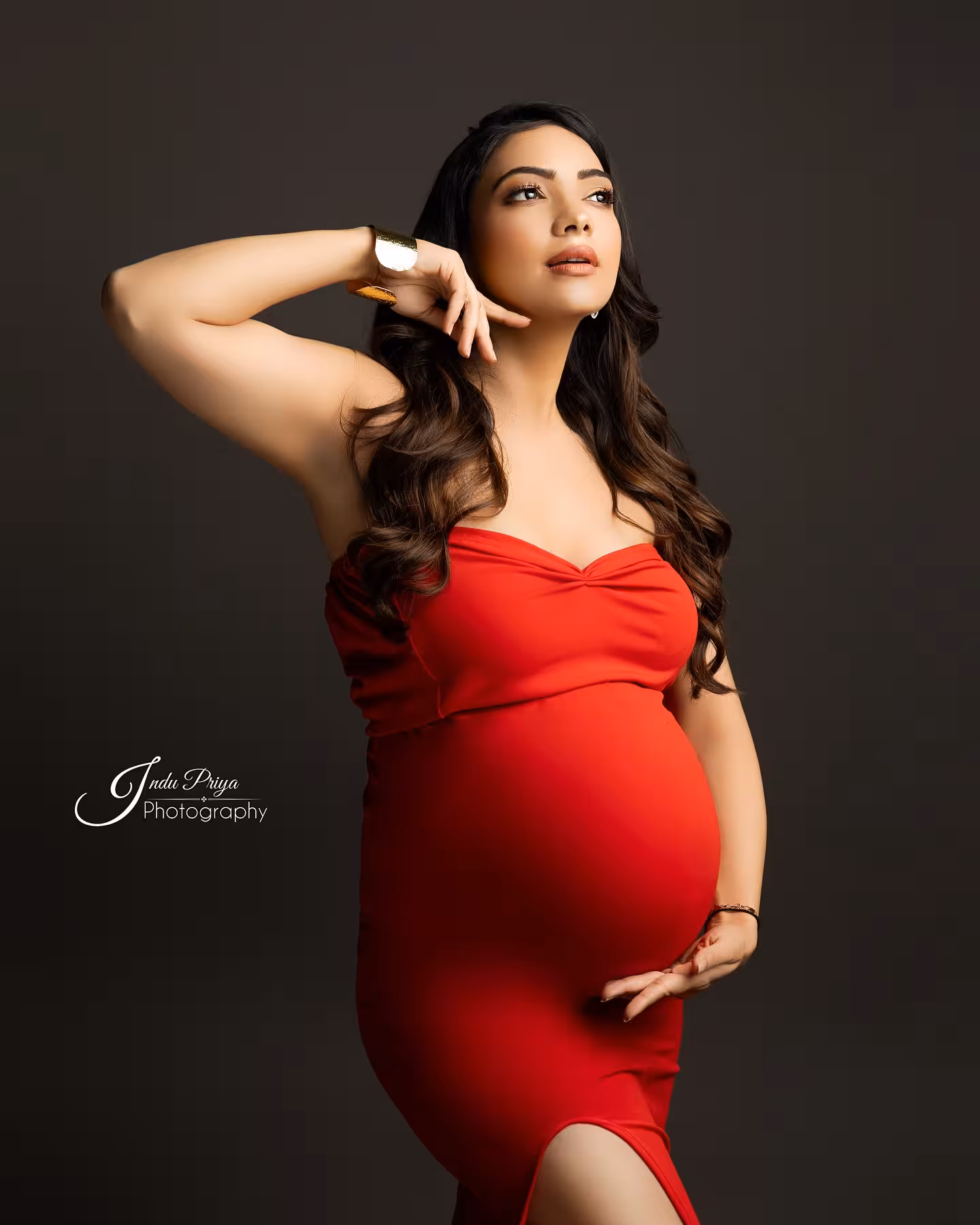 Radiant Maternity Shoot Shines With Celebrity Pooja Banerjee