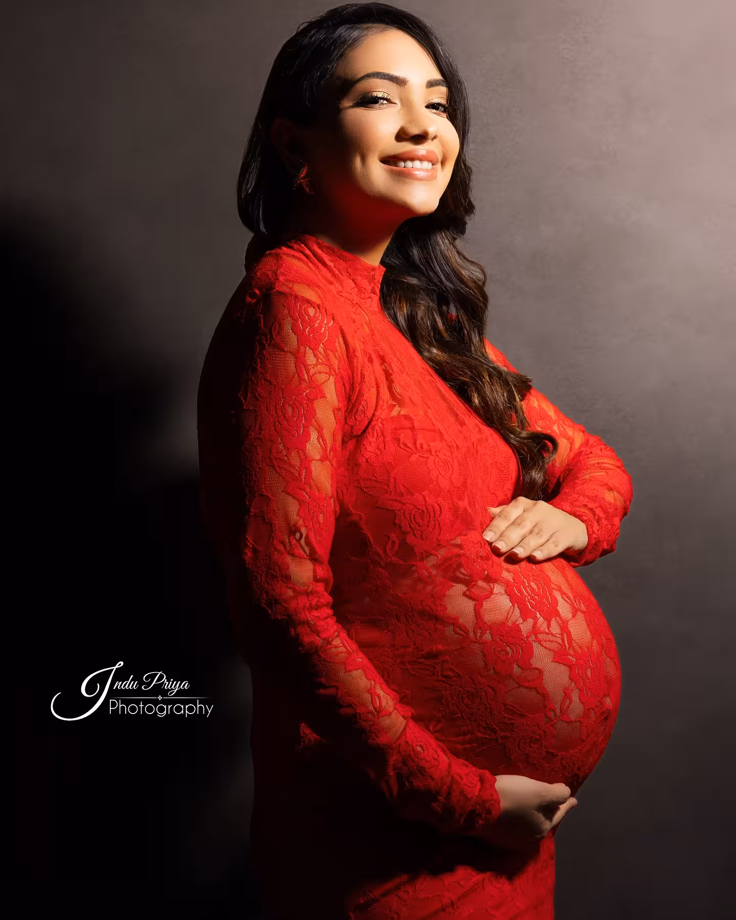 Radiant Maternity Shoot Shines With Celebrity Pooja Banerjee