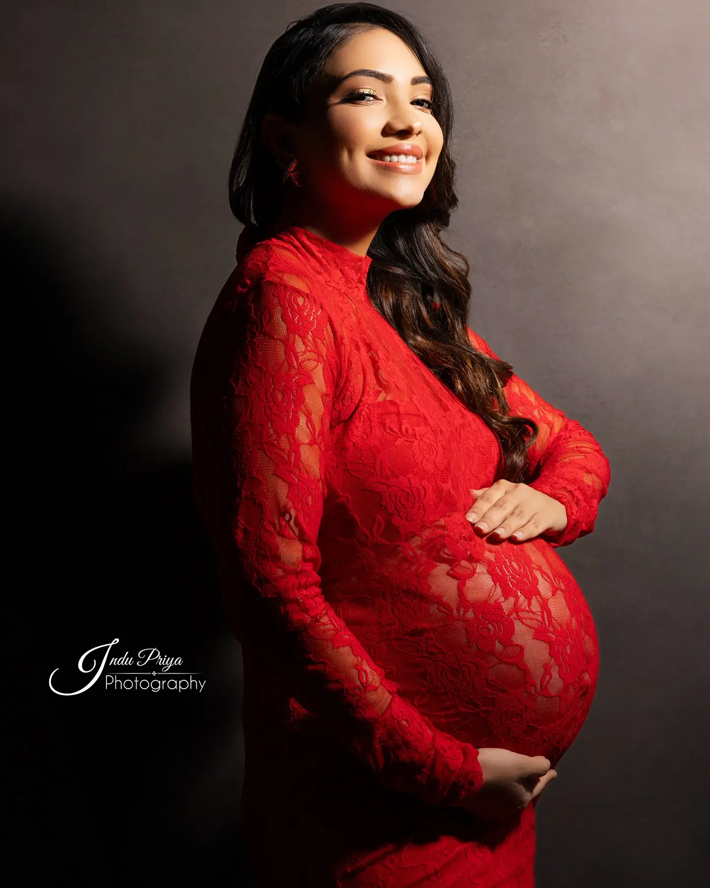 Radiant Maternity Shoot Shines With Celebrity Pooja Banerjee