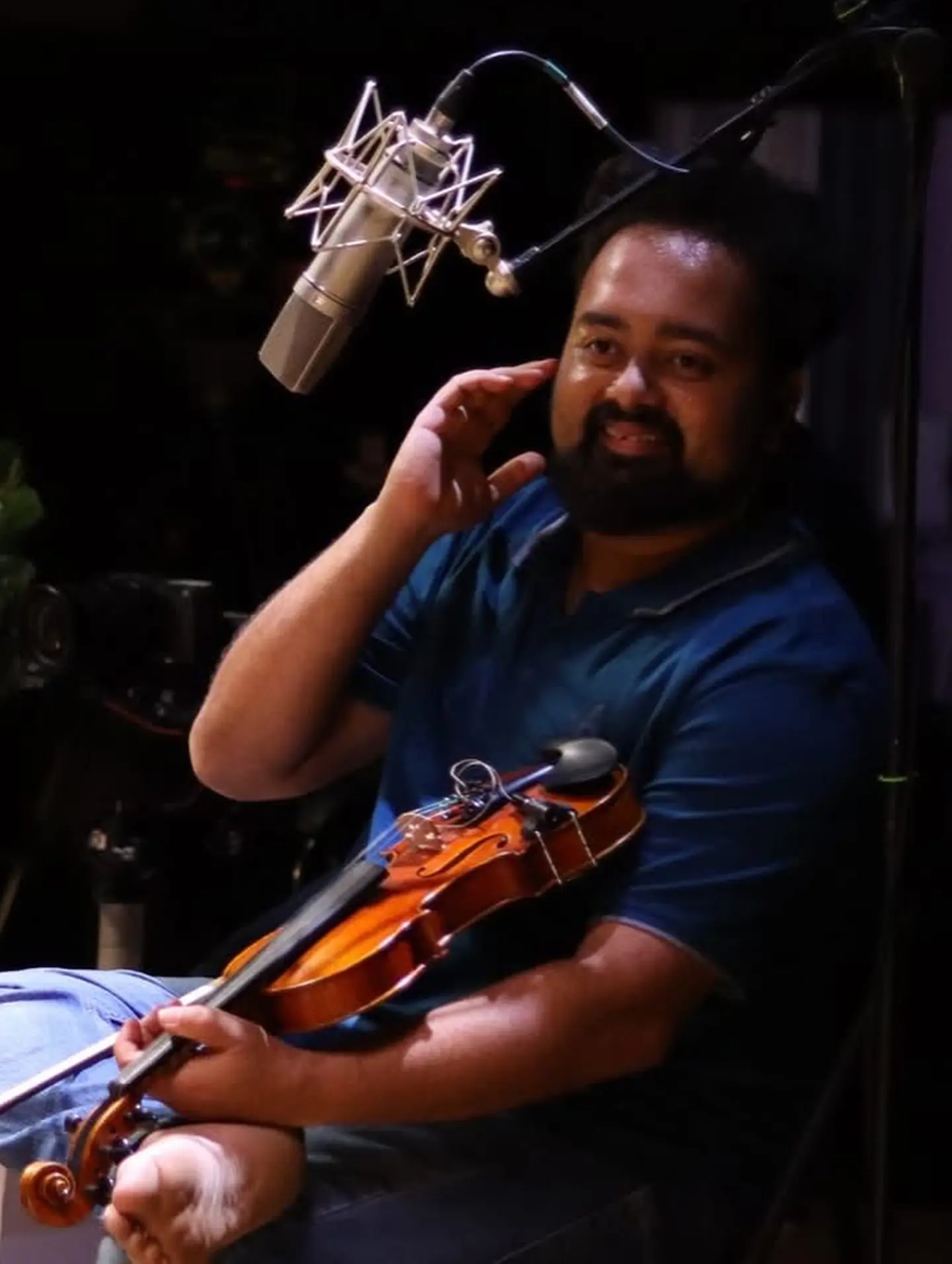 Raghu Dixit Embraces Raw Acoustic Vibes