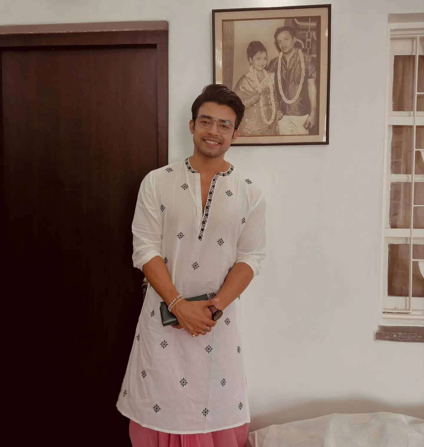 Moving moment as Rano Joy takes a heartfelt tour at legendary Uttam Kumar's historic home!