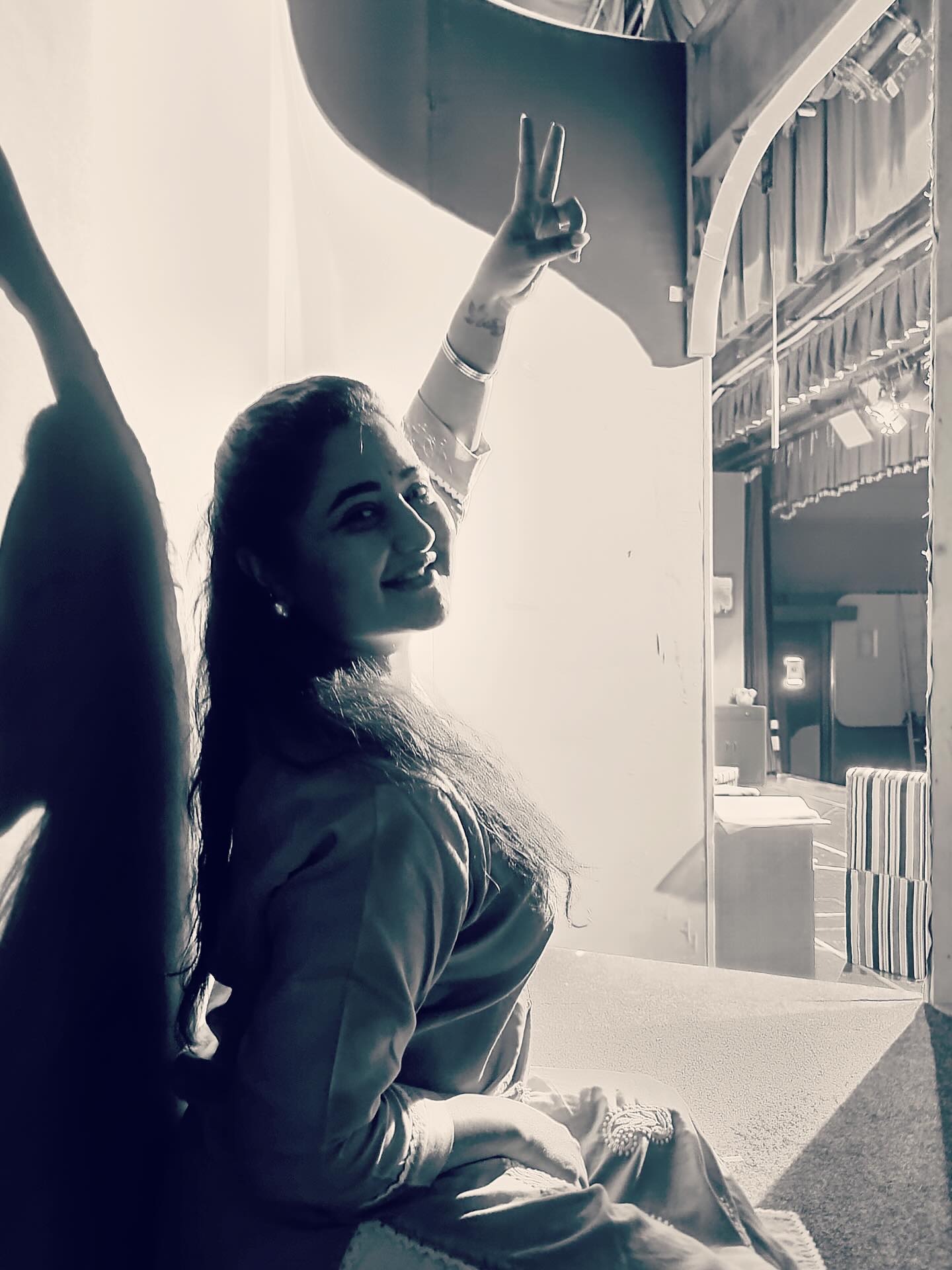 Rashmi Desai Rehearses New Play 'MRS. MARA ONLINE CHE'