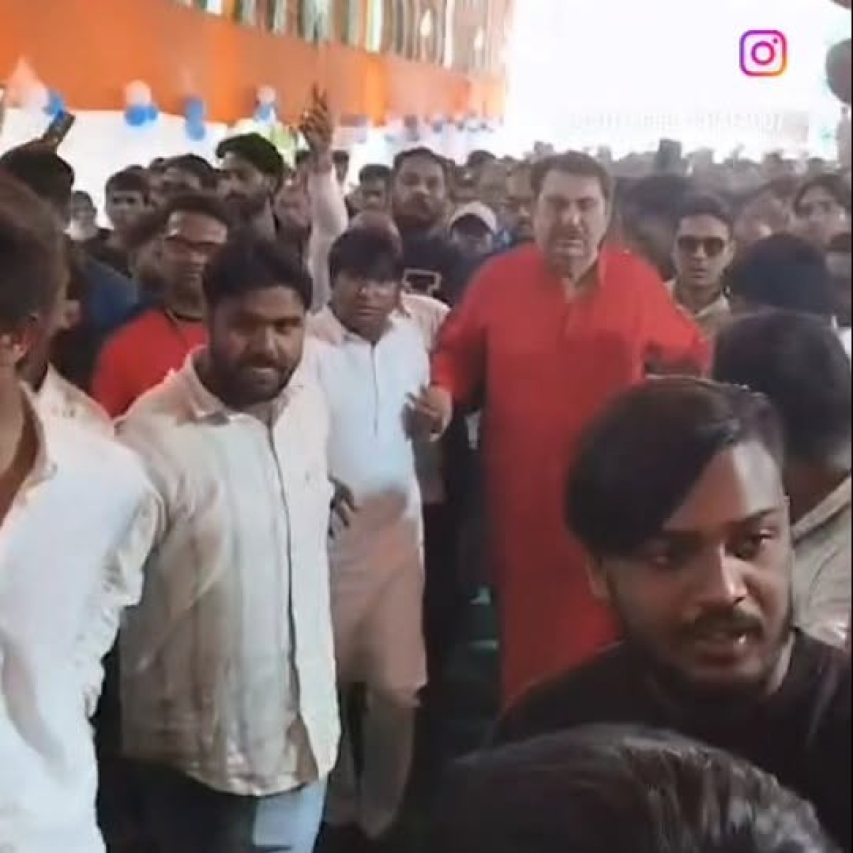 Raza Murad Receives Heartfelt Social Media Tribute Fans honor acclaimed actor with poignant tribute on social media celebrating timeless art.