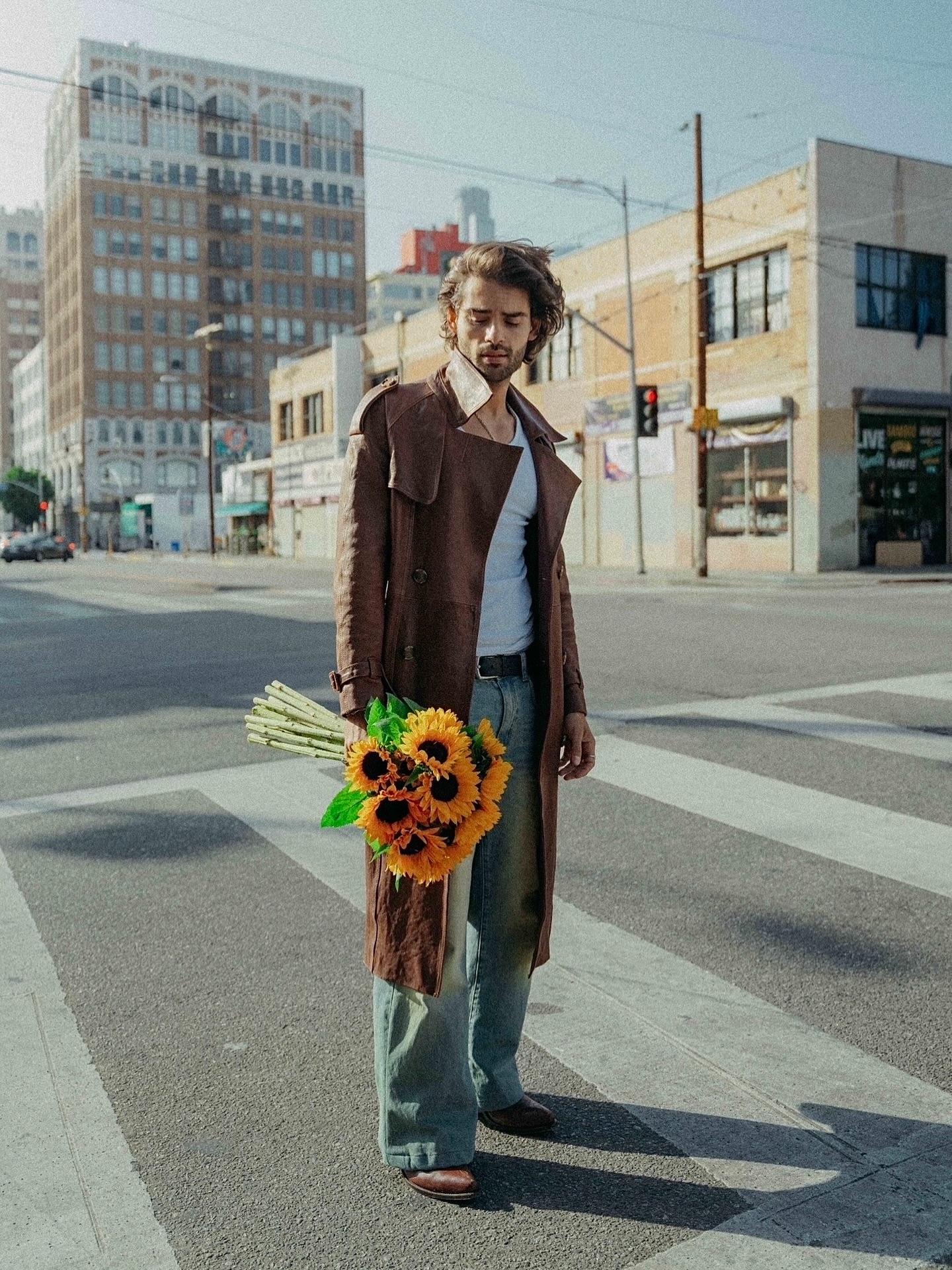 Renan Pacheco notes a floral mix-up on Instagram, igniting lively online chatter and fun