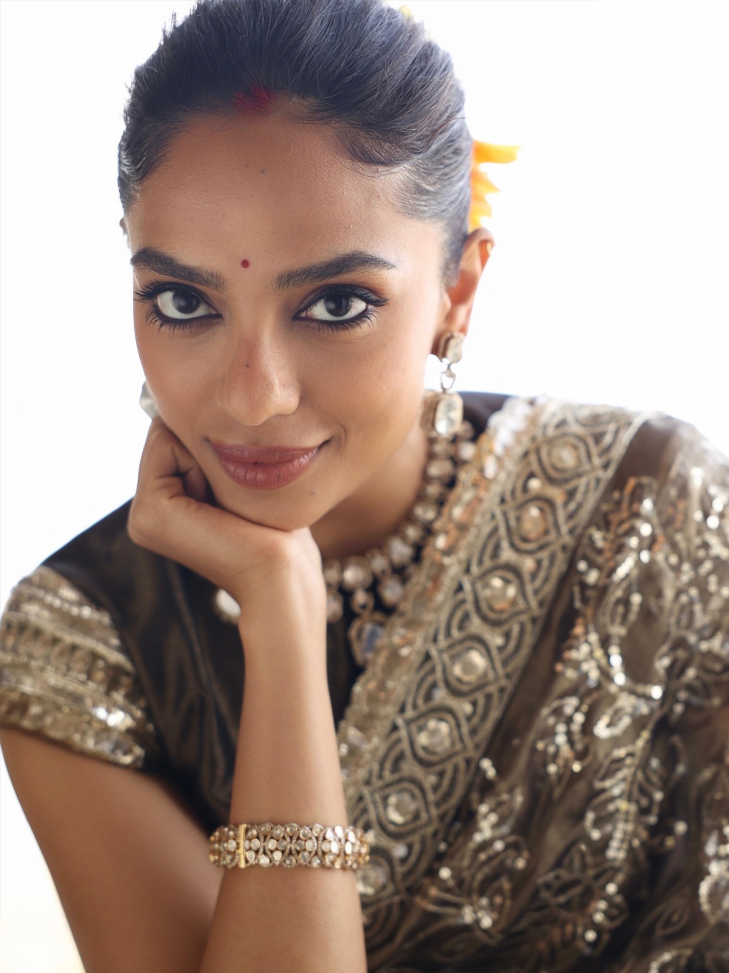A vintage revival meets modern elegance with custom batua, necklace and timeless detail.!!