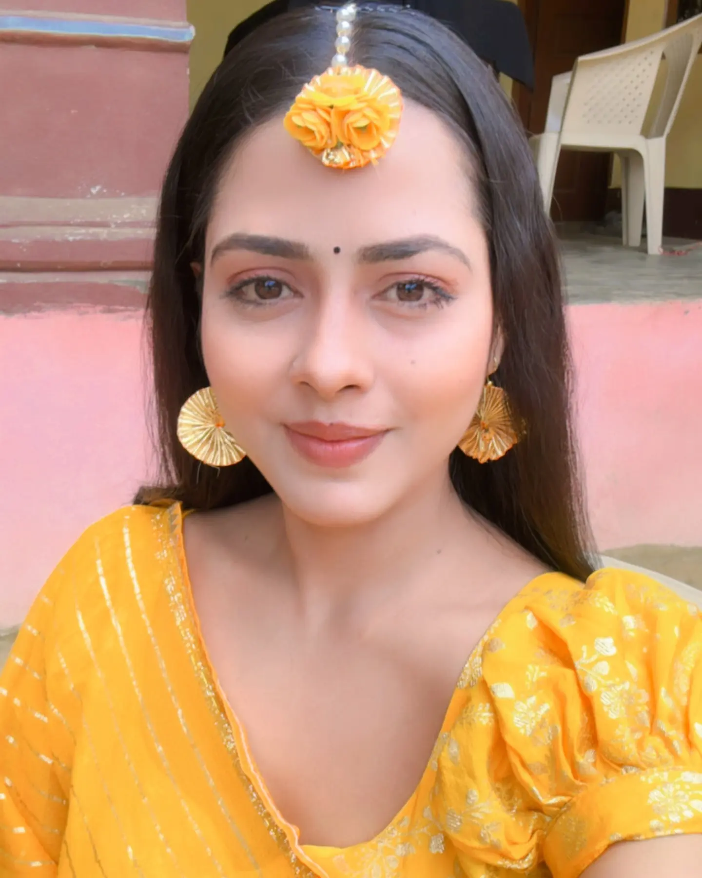 Richa Dixit Shines in Stylish Instagram Post Celebrity radiance redefined as social media buzz meets iconic looks and promos on film!!!