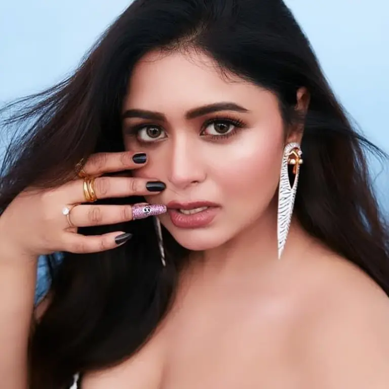 Ritabhari Chakraborty Shines in Dream Team Photoshoot